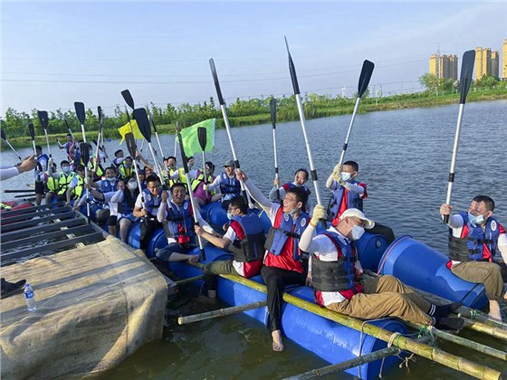 天驕消防扎筏泅渡